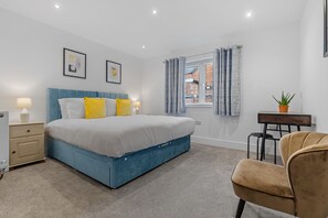 2 Schlafzimmer, Schreibtisch, Bügeleisen/Bügelbrett, WLAN