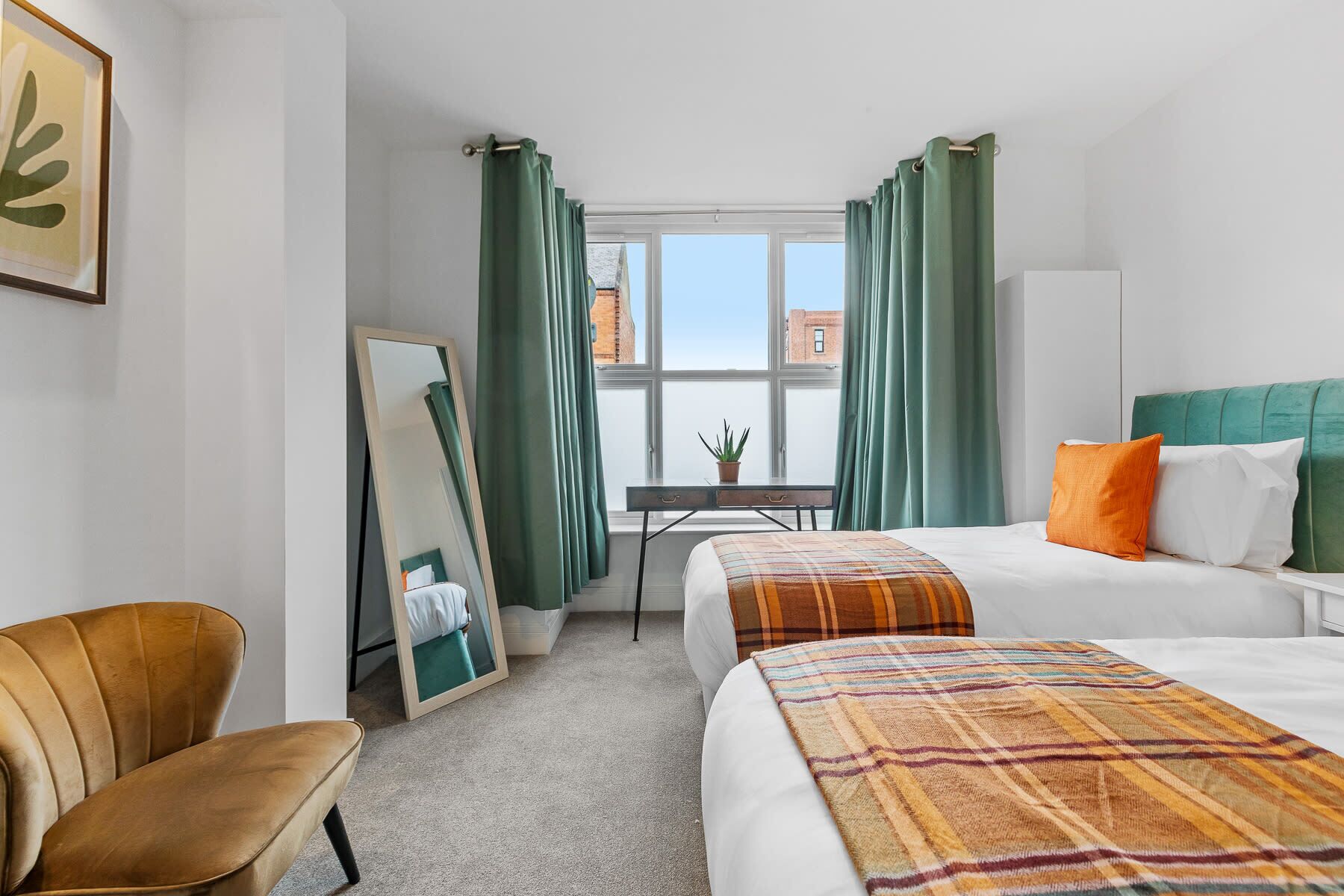 2 bedrooms, desk, iron/ironing board, WiFi