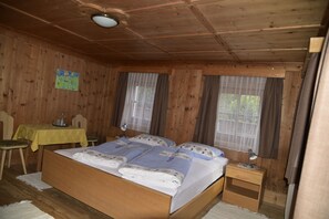 2 Schlafzimmer, Reisekinderbett, kostenloses WLAN, Bettwäsche
