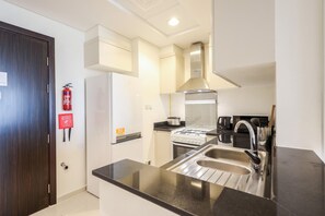 Apartment | 1 bedroom, Internet - Elite LUX Holiday Homes - Serene Golf View Living 1 BHK in Damac Hills Dubai (Dubai)