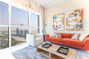 Room - Elite LUX Holiday Homes - Serene Golf View Living 1 BHK in Damac Hills Dubai (Dubai)