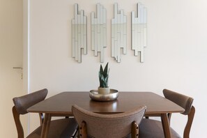 Apartment | 1 bedroom, Internet - Elite LUX Holiday Homes - Serene Golf View Living 1 BHK in Damac Hills Dubai (Dubai)