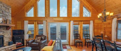 Télévision, cheminée, espaces bureaux