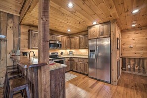 Fridge, microwave, oven, stovetop - Long-Range Views | Game Room | Fire Pit | Pets (Blue Ridge)