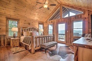 4 bedrooms, iron/ironing board, travel crib, WiFi - Long-Range Views | Game Room | Fire Pit | Pets (Blue Ridge)