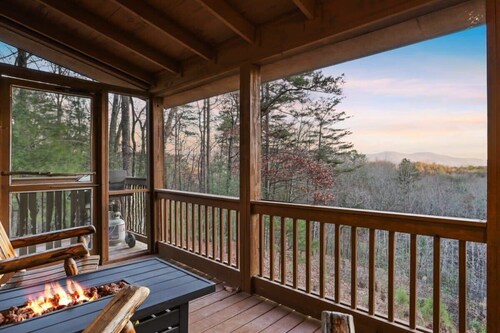 Mountain Views | Hot Tub | Fire Pit | BBQ