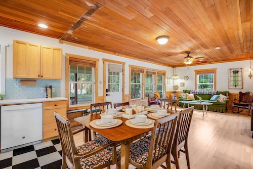 The Willow Tree Bungalow ~ Backyard ~ Office