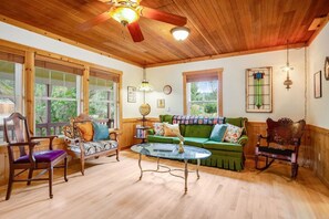 كُتُب، مكتب