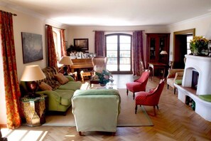 Fernseher, Kamin, DVD-Player, Arbeitsbereiche