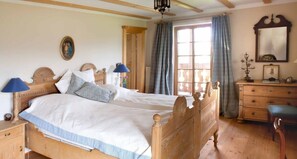 8 Schlafzimmer, Schreibtisch, BĂŒgeleisen/BĂŒgelbrett, WLAN