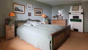 8 camere, una scrivania, ferro/asse da stiro, Wi-Fi