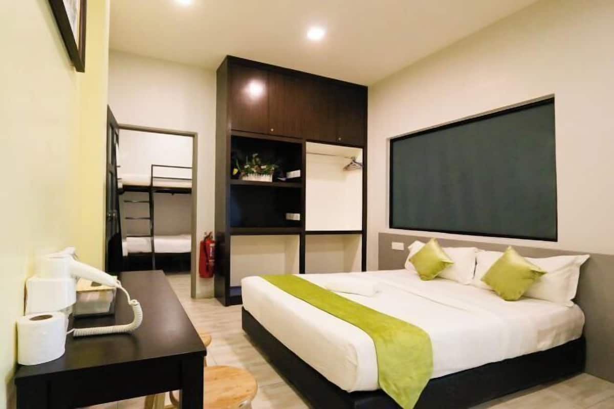 2 bedrooms, desk, free WiFi, bed sheets
