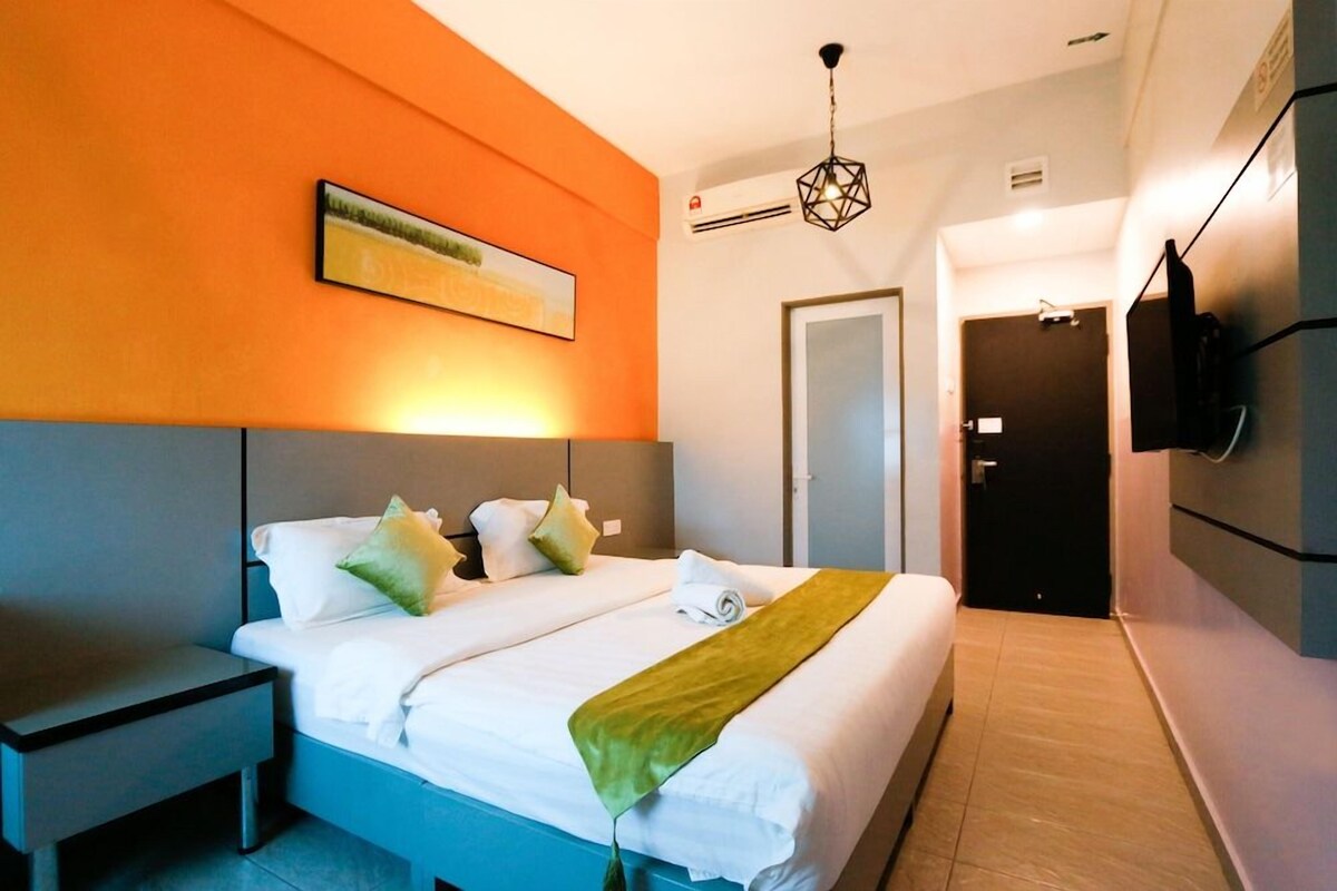 Desk, WiFi (free), bed sheets