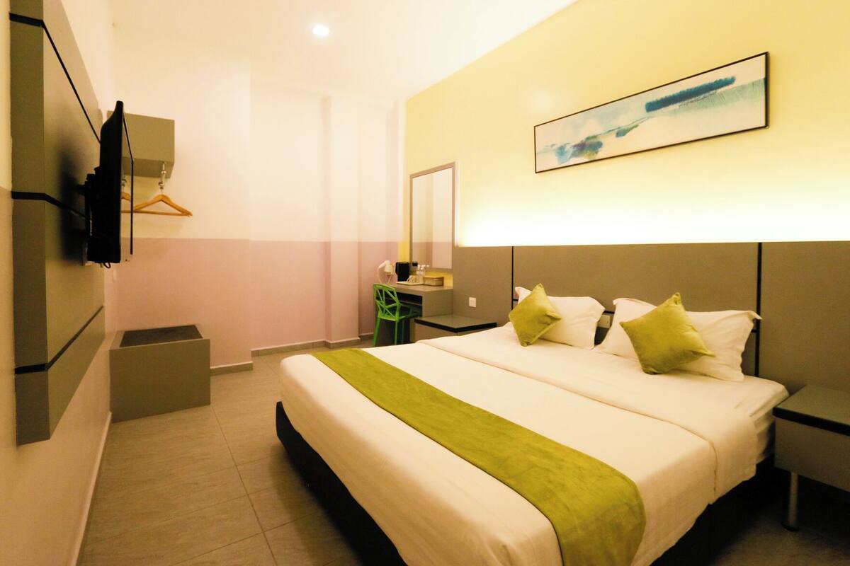 Desk, free WiFi, bed sheets