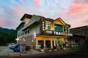 Front of property - Travelland Hotel (Ipoh)
