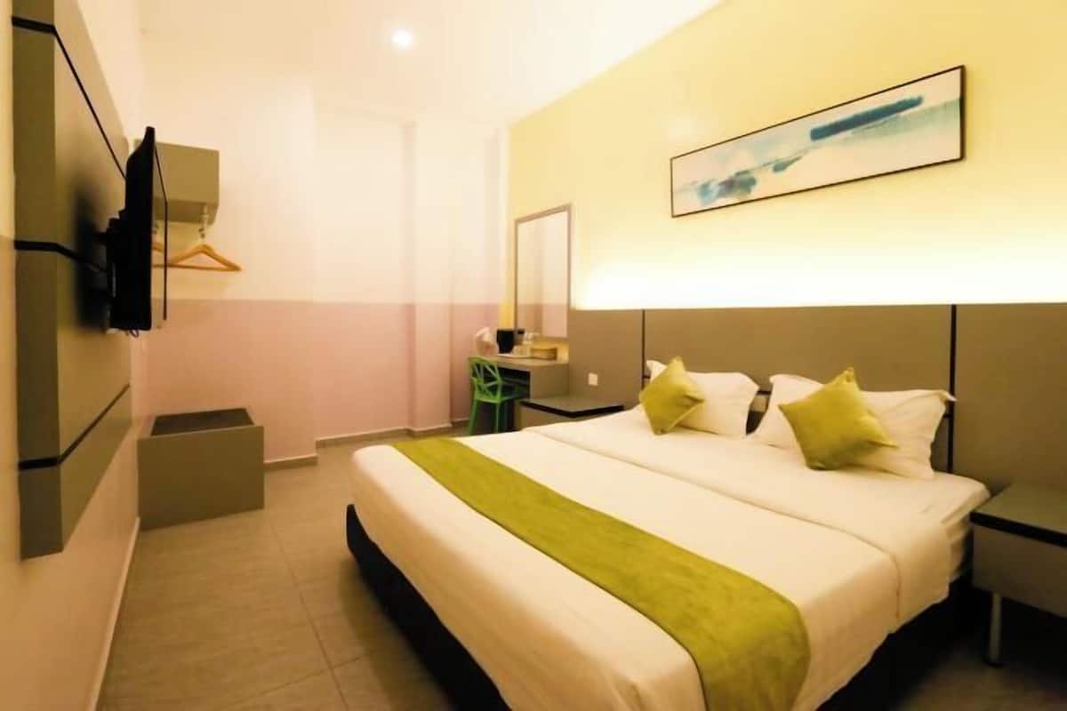 2 bedrooms, desk, free WiFi, bed sheets