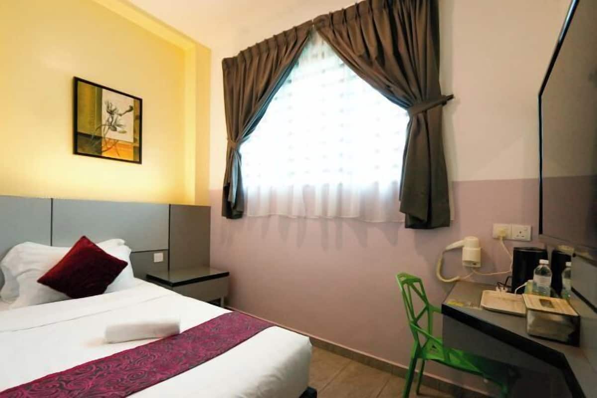 2 bedrooms, desk, free WiFi, bed sheets