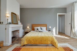 1 slaapkamer, een strijkplank/strijkijzer, gratis wifi, beddengoed