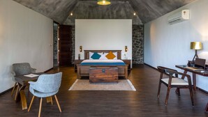 A bedroom with a bed, a desk, and a chair. - Elakai Munnar (Udumbanchola)