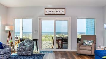 House, Multiple Beds (Sea La Vie) | Living area