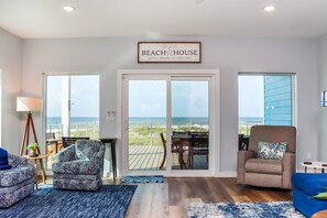 House, Multiple Beds (Sea La Vie) | Living area