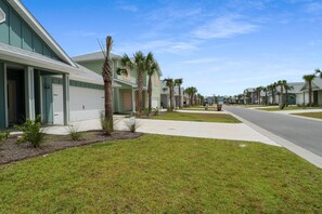 House, Multiple Beds (WindMark Beach North) | Property grounds