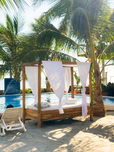 YALI Hotel & Resort