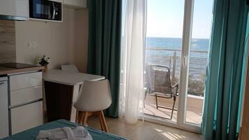 1 bedroom, premium bedding, memory-foam beds, in-room safe