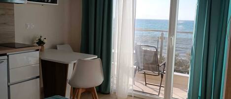 Suite | Premium bedding, memory foam beds, in-room safe, blackout drapes