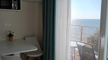 1 bedroom, premium bedding, memory-foam beds, in-room safe