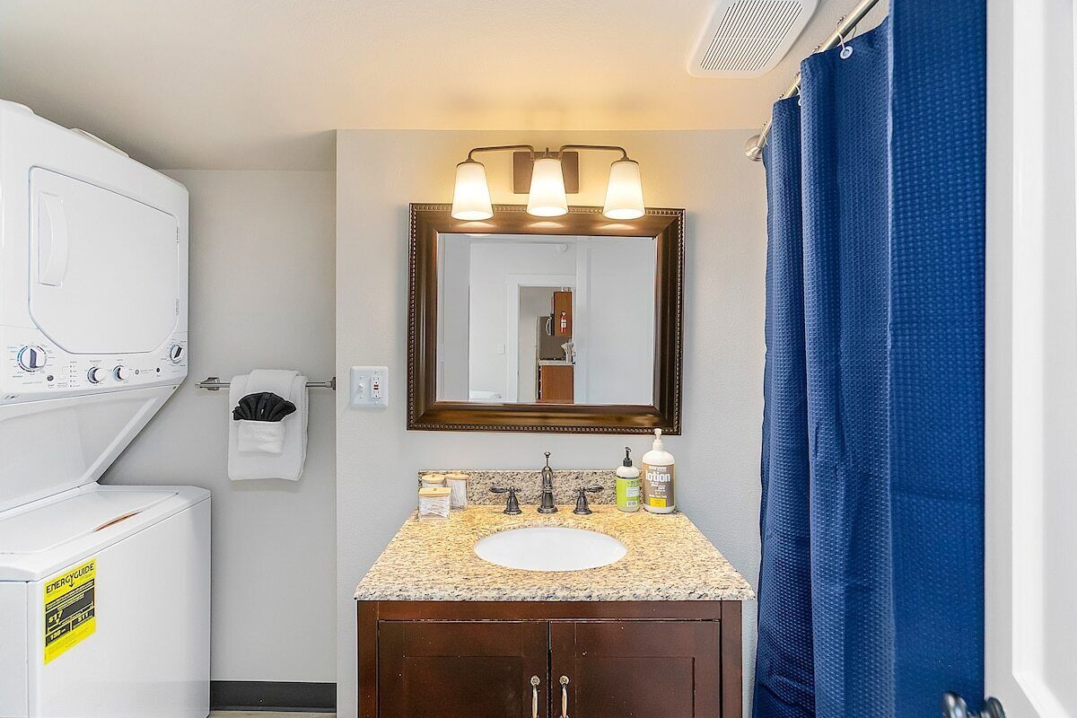 Ensemble baignoire-douche, séchoir à cheveux