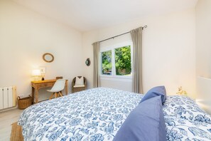 2 chambres, fer et planche à repasser, accès au Wi-Fi (inclus)