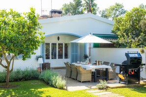 Outdoor dining - Holiday Home 'Casa Familia' with Private Pool, Wi-Fi and Air Conditioning (Sa Pobla)