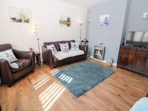 Cottage | Living area - Hideaway (Alfreton)