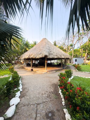 Exterior - Playa Linda Surf Hotel (Tamanique)