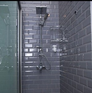 Hair dryer, slippers - Central Hostel (Sheki)