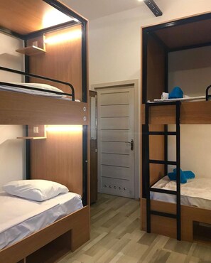 Premium bedding, memory foam beds, laptop workspace, iron/ironing board - Central Hostel (Sheki)