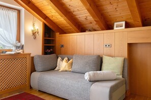 Lobby - Apartment 'Mayr Fünf' with Mountain View, Balcony and Wi-Fi (Plaus)