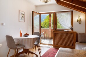 Interior - Apartment 'Mayr Fünf' with Mountain View, Balcony and Wi-Fi (Plaus)