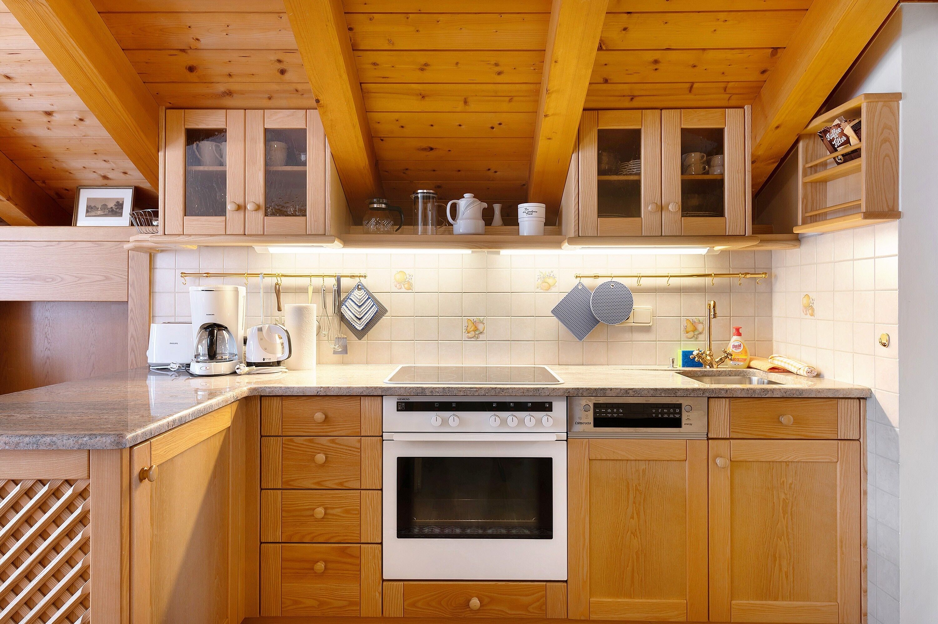 Køleskab, ovn, kogeplade, opvaskemaskine