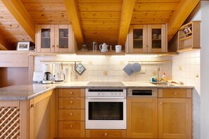 Kühlschrank, Ofen, Herdplatte, Geschirrspüler