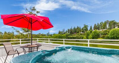 Beach Lookout Retreat by AvantStay | Rooftop Views