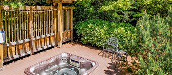 Rhythm Waters by AvantStay | Garden Paradise, Pond