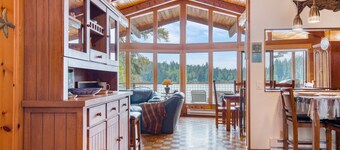 Goss Lake Getaway by AvantStay | Lakefront Escape