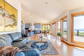 Smart TV - The Majestic Blue View by AvantStay | Waterfront (Freeland)