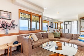 Smart TV - The Majestic Blue View by AvantStay | Waterfront (Freeland)