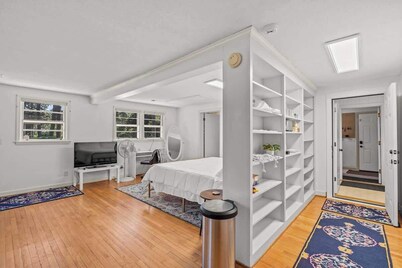 Studio, King, Fast Wi-Fi, Ring Camera, Smart TV