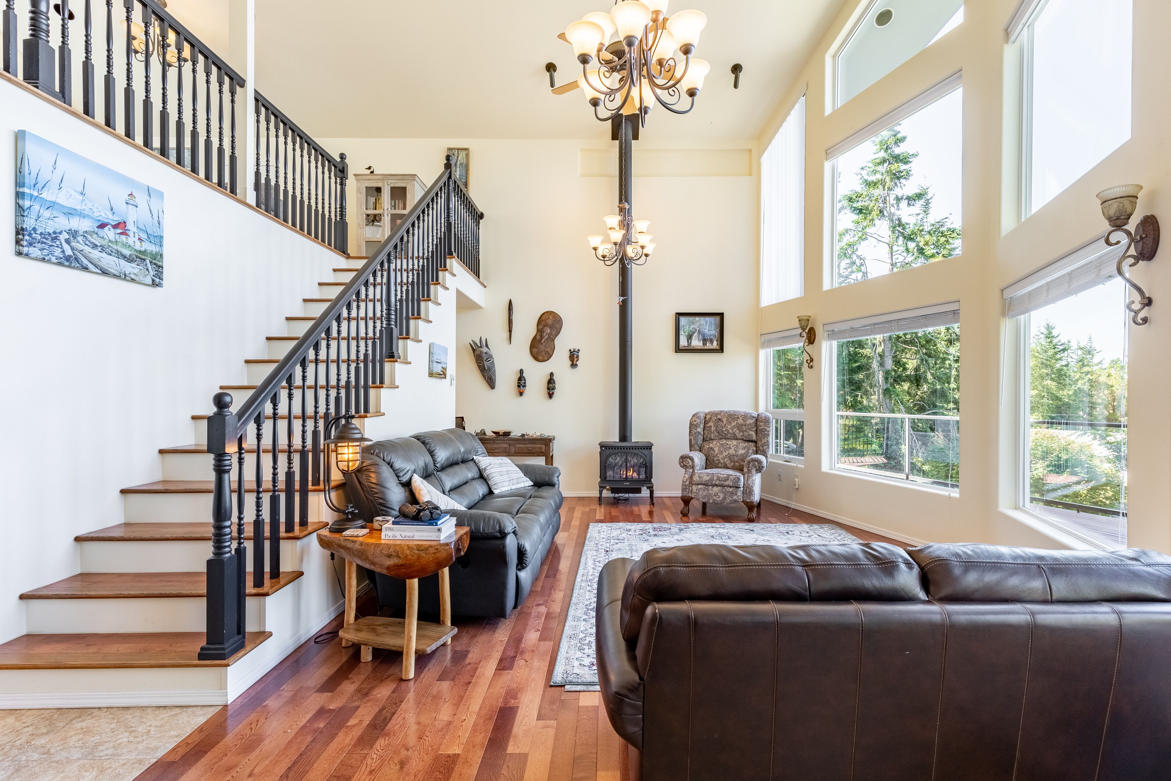 Smart-TV, Kamin, Stereoanlage, Arbeitsbereiche