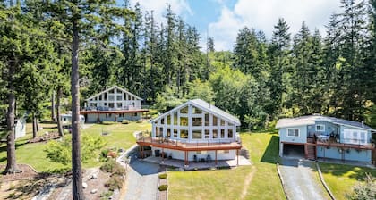 Harborview Getaway by AvantStay | Walk to Beach