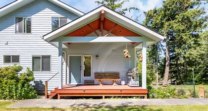 Harborview Getaway by AvantStay | Walk to Beach